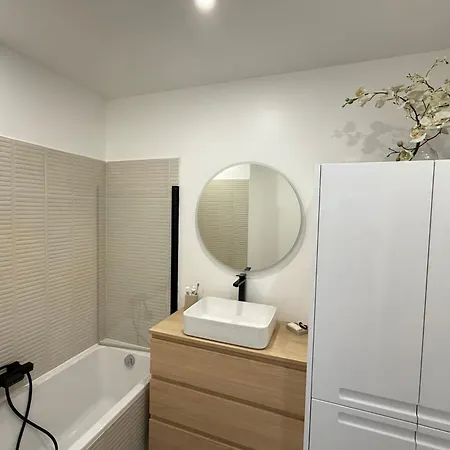 Beautiful 2-bedroom With Sea View - Swimming Pool - Tennis Court * Villeneuve-Loubet