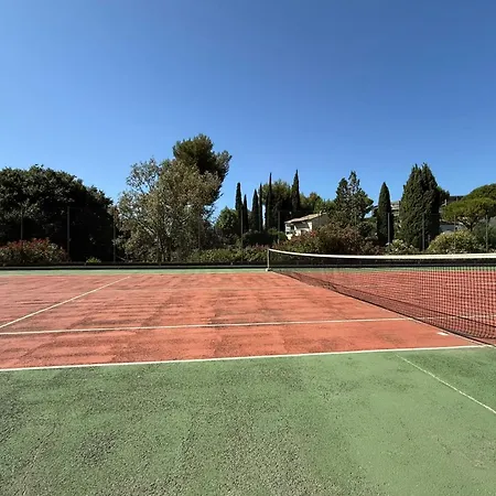 Beautiful 2-bedroom With Sea View - Swimming Pool - Tennis Court Σπίτι διακοπών *